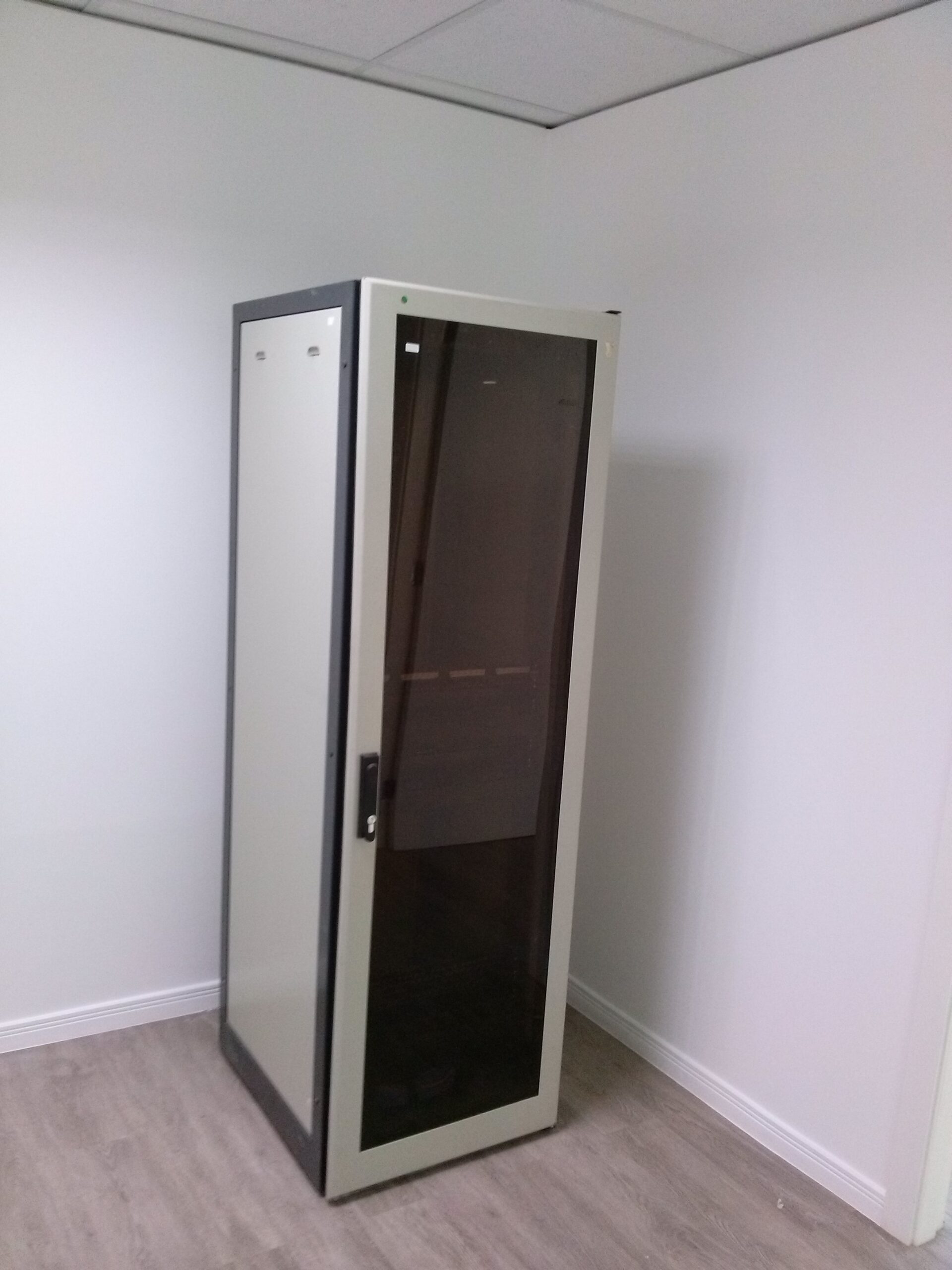 Racka Racks Philippou Edificio - UP Quality